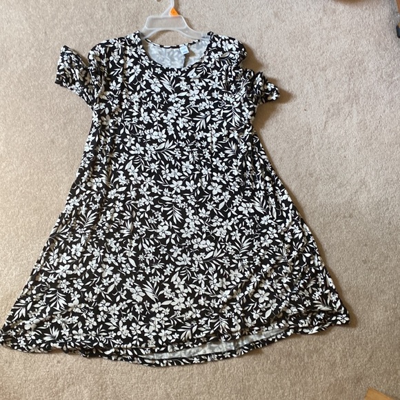 Old Navy fit and flare style dress/tunic top blk white floral vacation s… - Picture 1 of 4